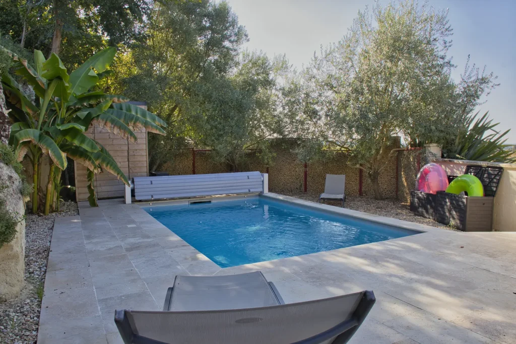 Piscine chauffée sécurisée à Avon-les-Roches
