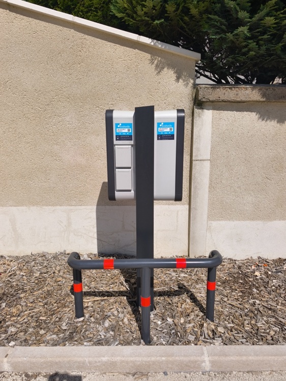 Bornes électriques à proximité du gîte à Avon-les-Roches